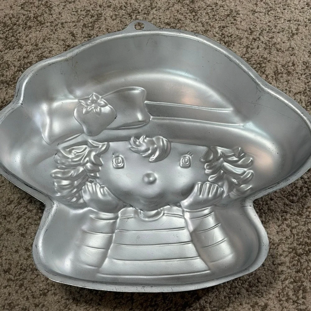 2003 Strawberry Shortcake Wilton Cake Pan Aluminum Character Mold 2105-7040